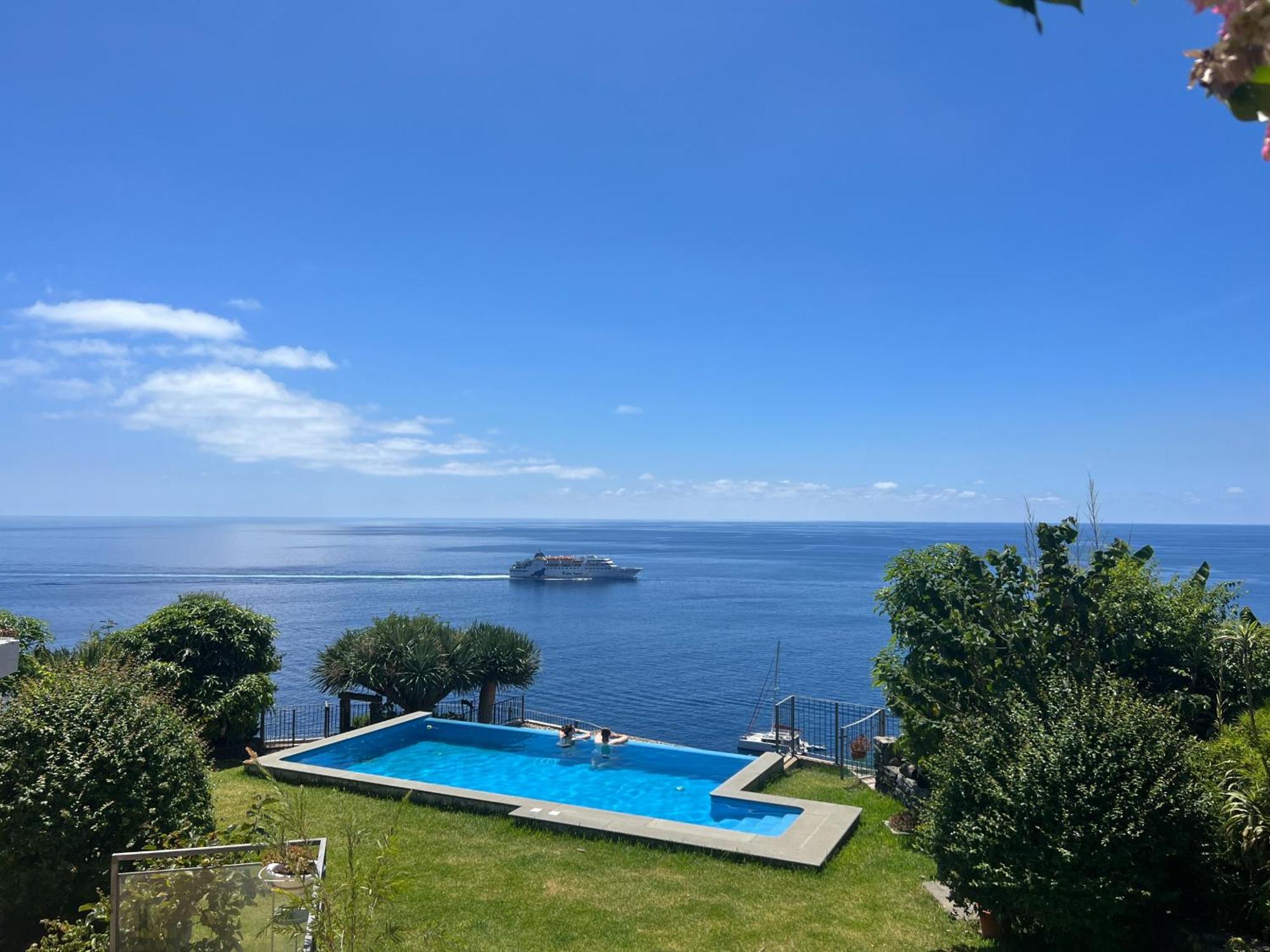 Irlandas Seaside Villa Funchal (Madeira)